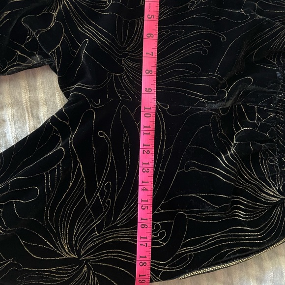 NWT Chloe runway black velvet gold embellished gold jogger pants, size 34/2/xs - Picture 9 of 11